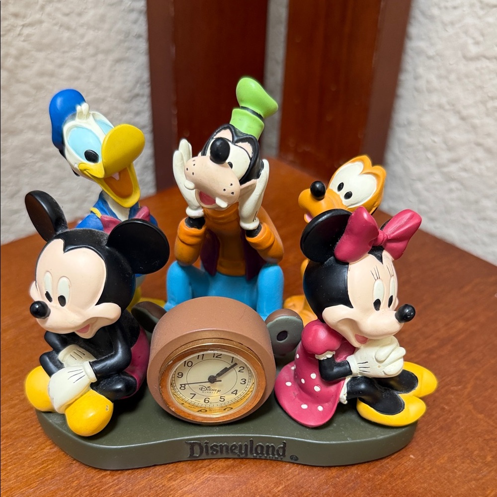 🔹 Walt Disney World Best Friends Quartz Clock Mickey Minnie Donald Goofy Pluto…